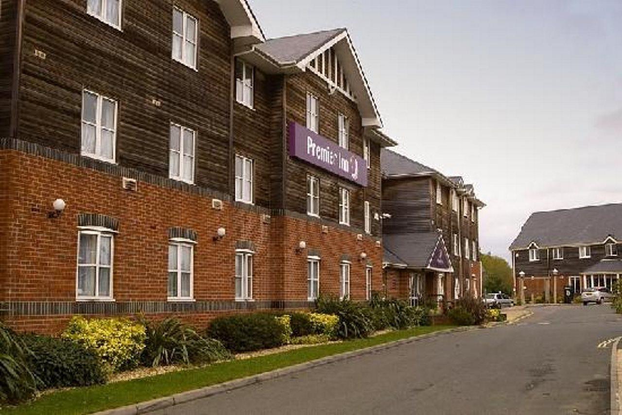 Premier Inn Isle Of Wight Newport  Exterior photo